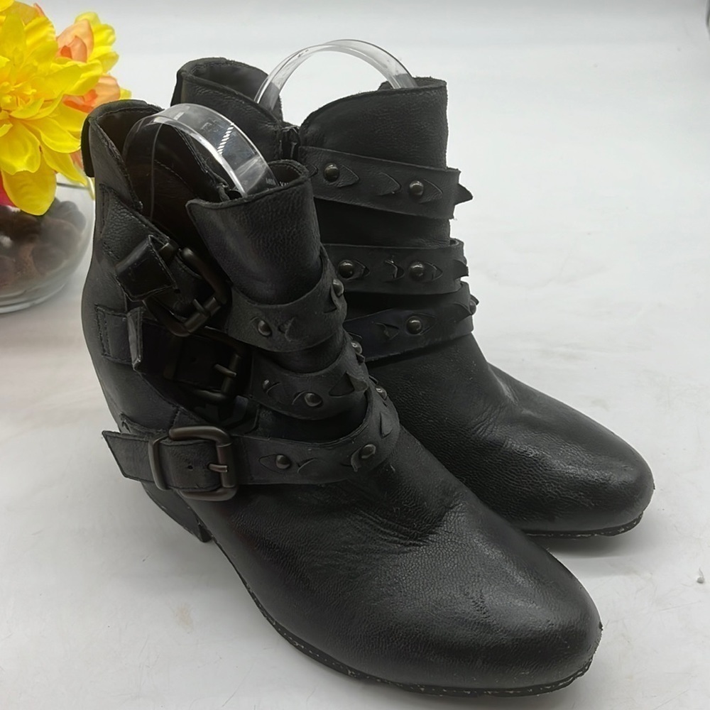 OTBT Valley View Dark Brown Ankle Bootie Size 8. BAB2398F